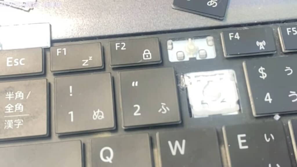 修理されて元通りになったキーボードトップ