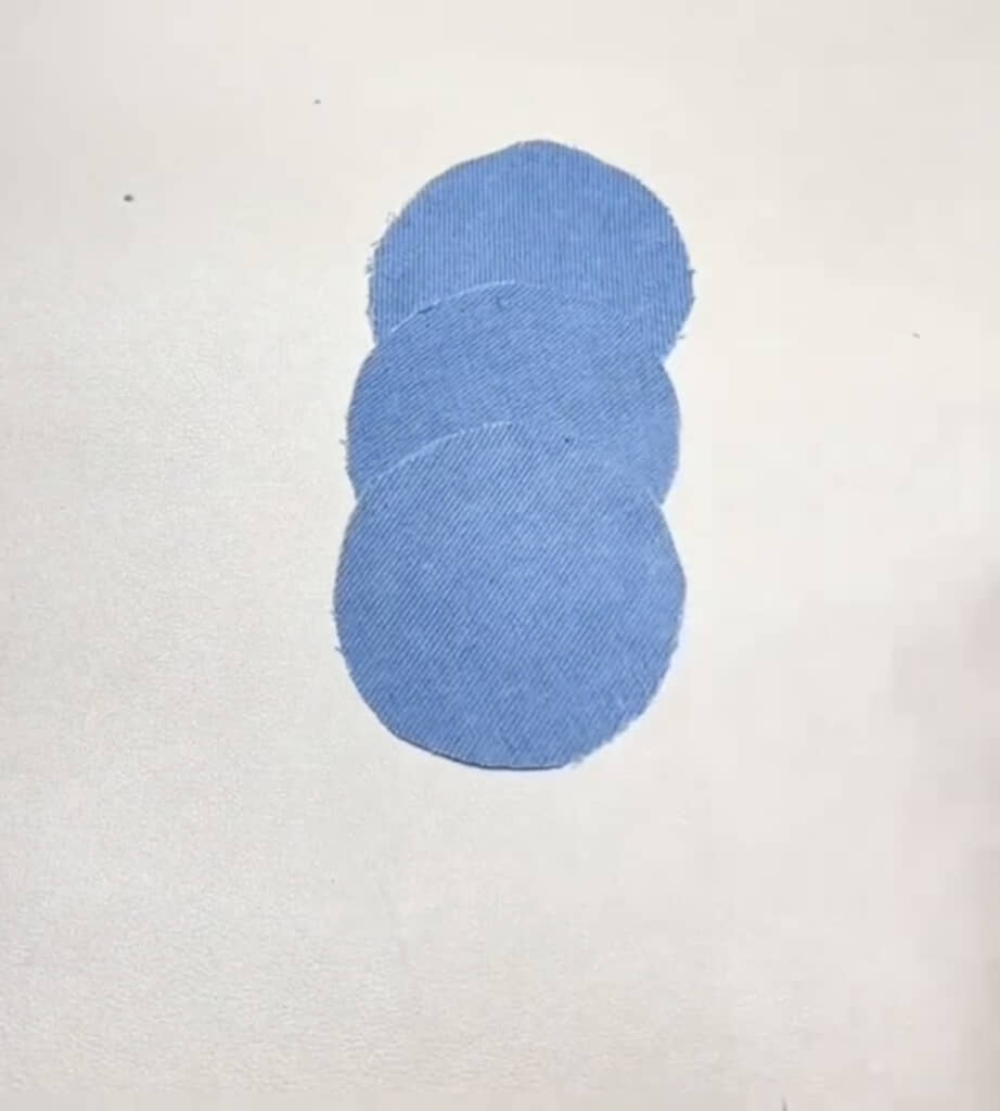 小さく切った3枚の布