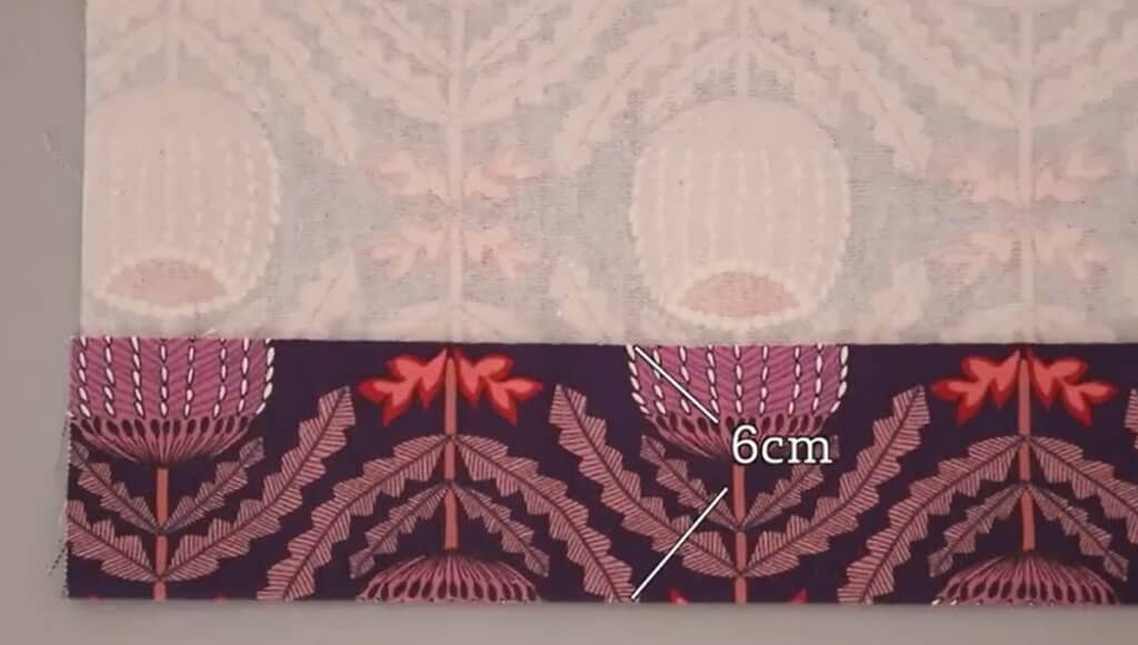 表布を折り返します