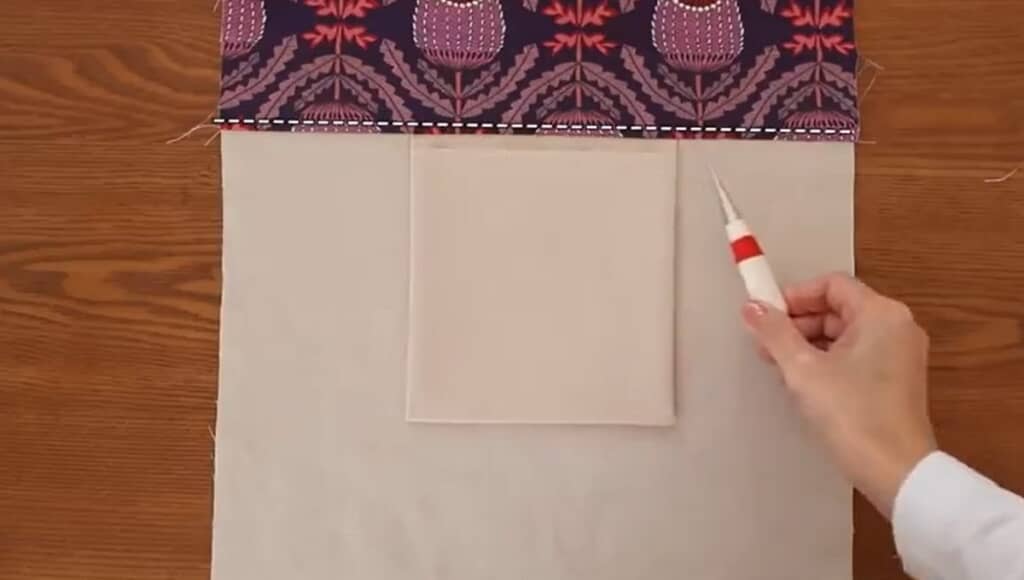 裏布と表布を縫い合わせてステッチをかけます