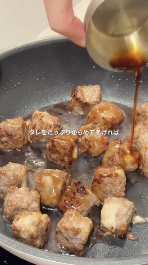 照り焼き風のタレを絡めて……