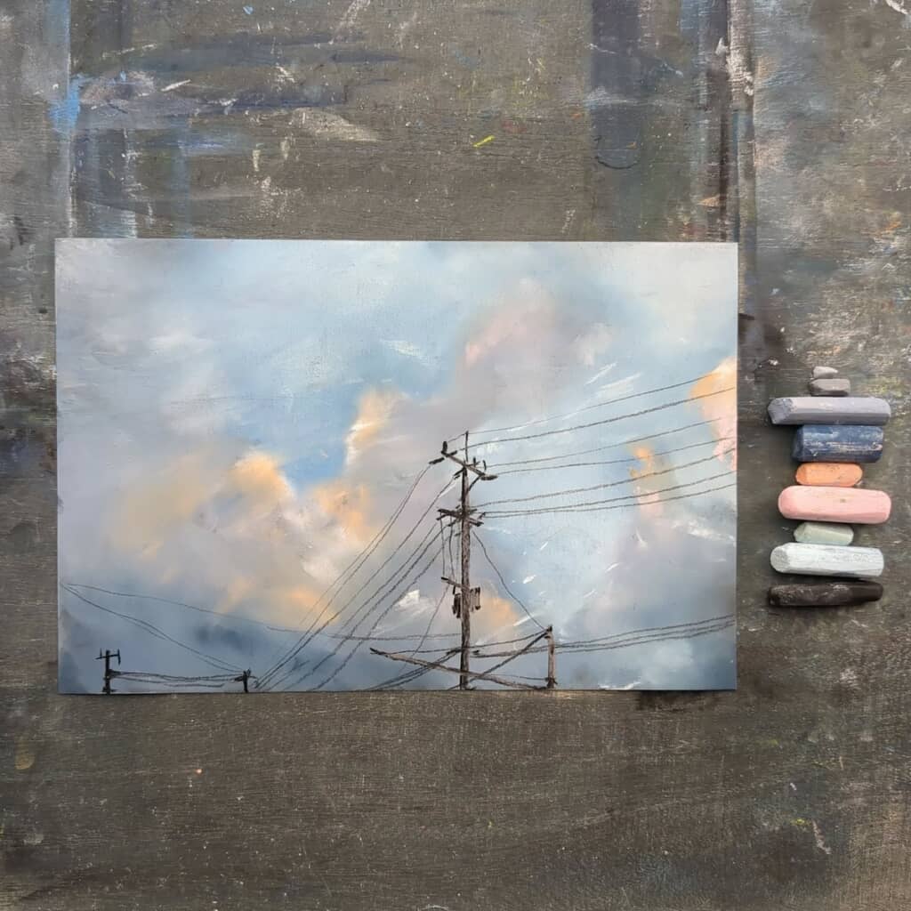 暮れゆく空に架かる電線