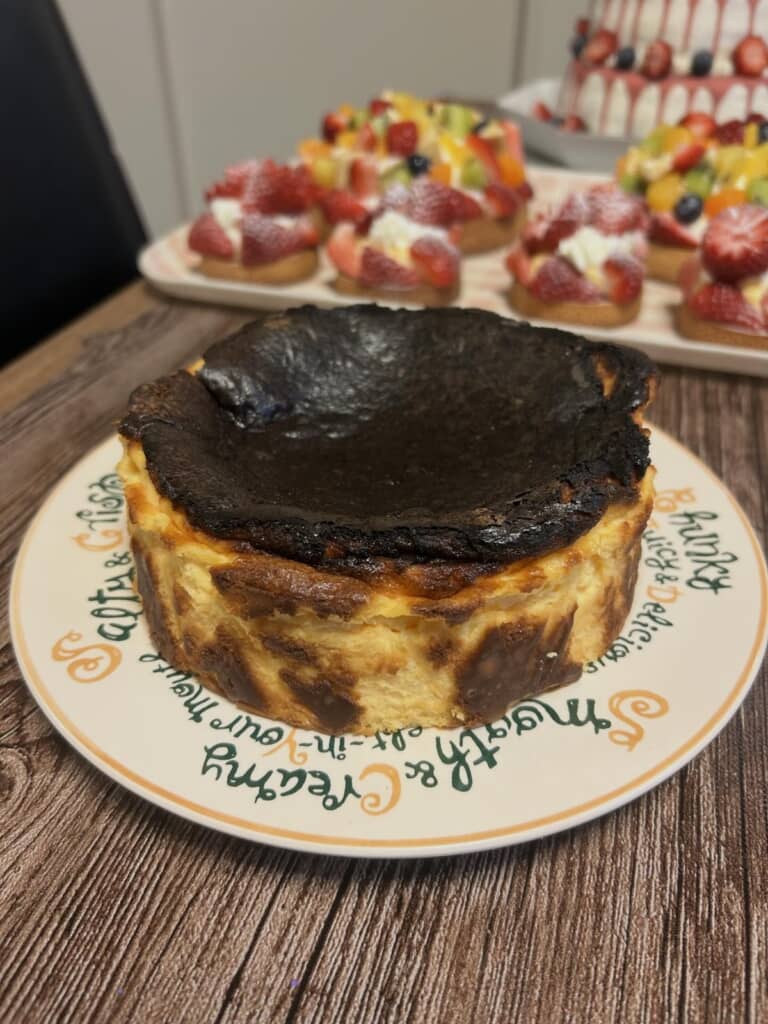 焼き目が見事なバスクチーズケーキ