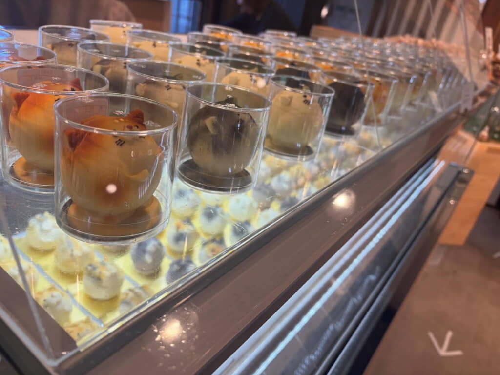 チョコレート菓子も猫ちゃん