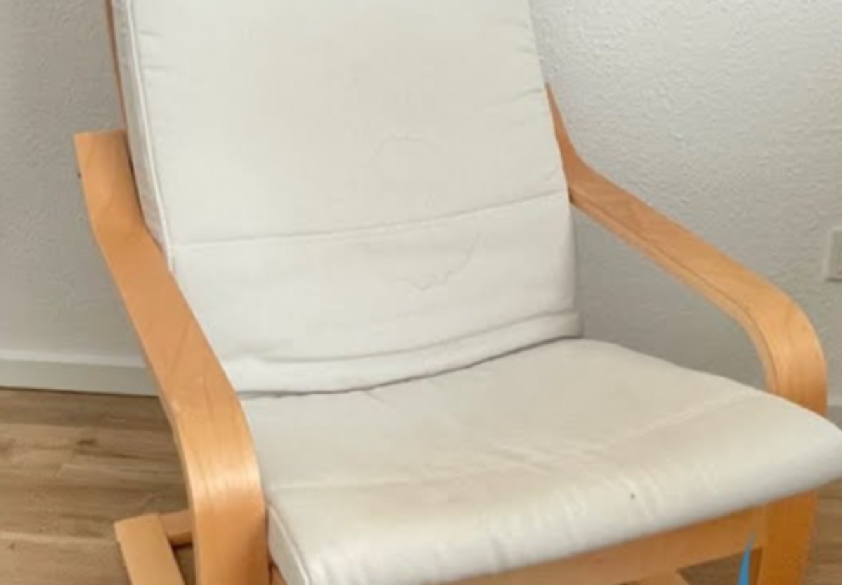 年季の入ったIKEAのイス→大量のハギレを使って……　“激変リメイク”に「嘘でしょ！？」「私もやってみたい！」【海外】（1/3） | ハンドメイド ねとらぼ