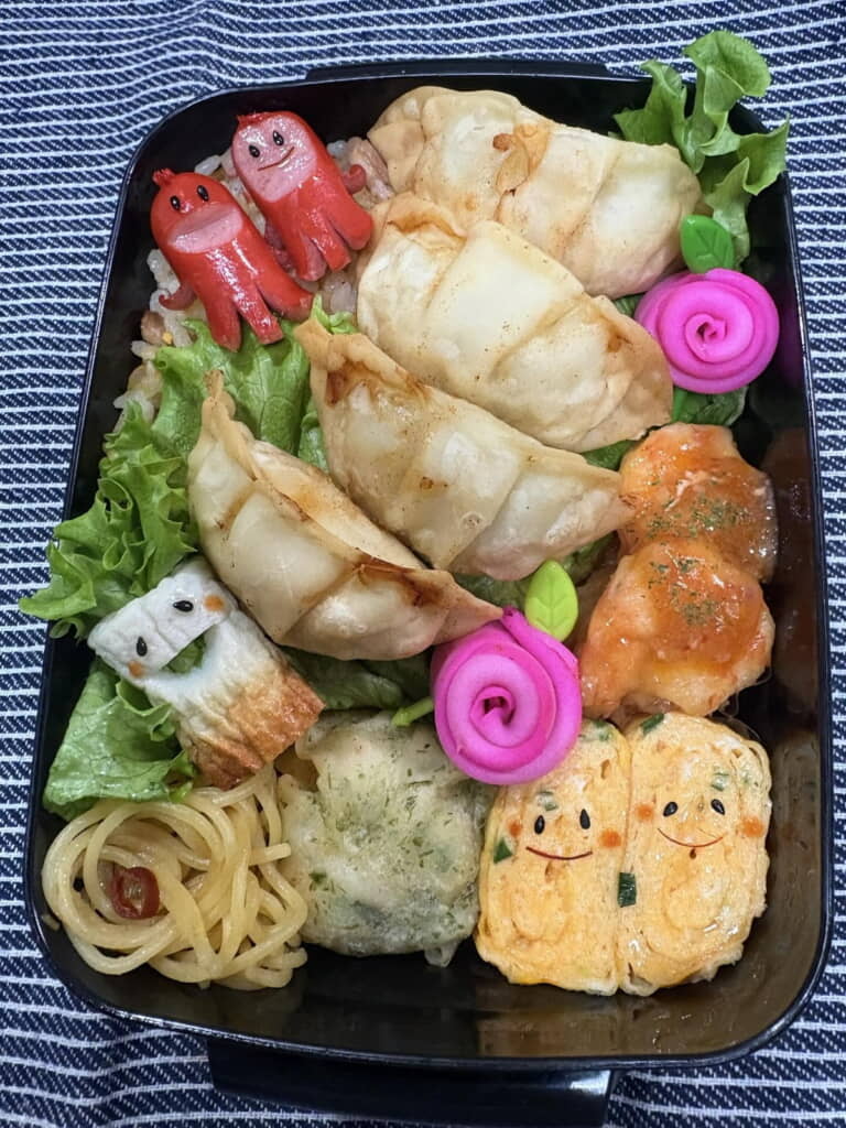 ギョーザおいしそう~! ちくわと卵焼きたちも愛らしい