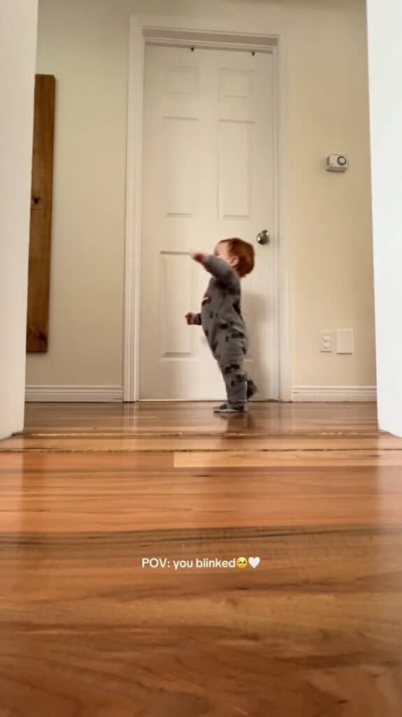 ついに1人で歩けるように！