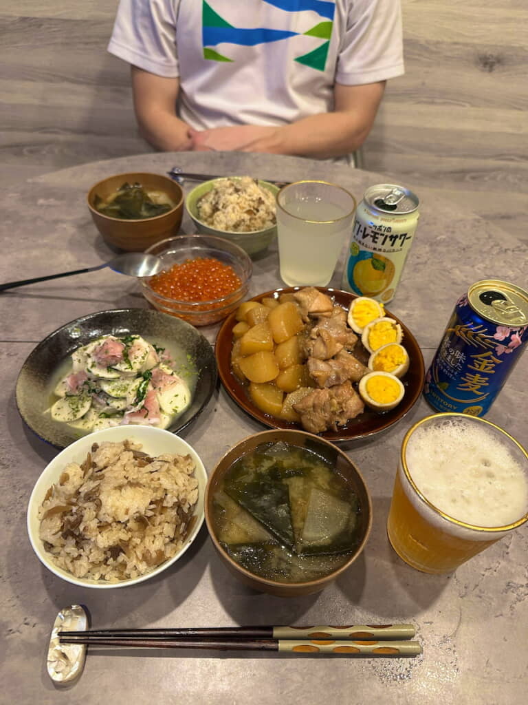 ボリュームたっぷりのおいしそうな手作りごはん