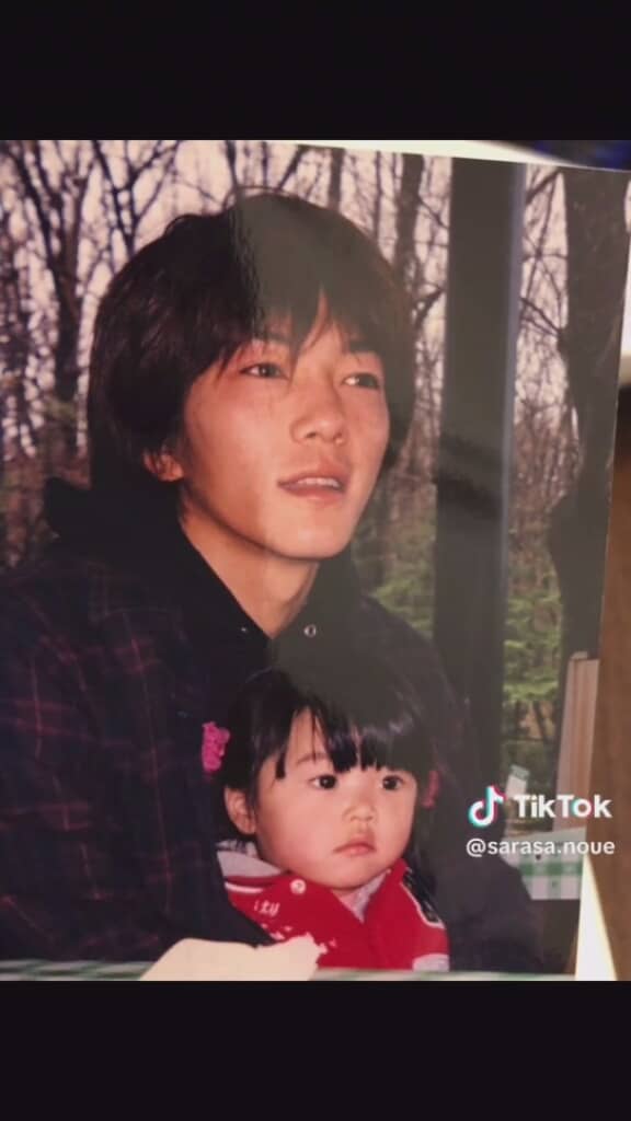 遠くを見つめる姿は映画のワンシーンのよう