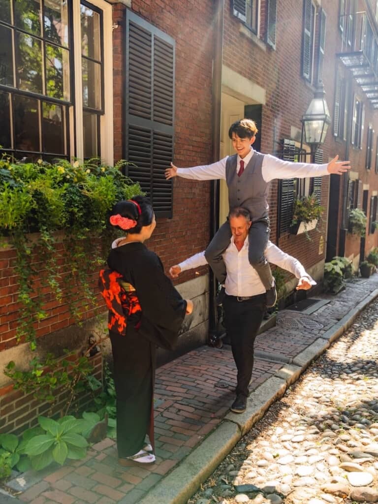 今や、さすがにあの開脚は難しい!?