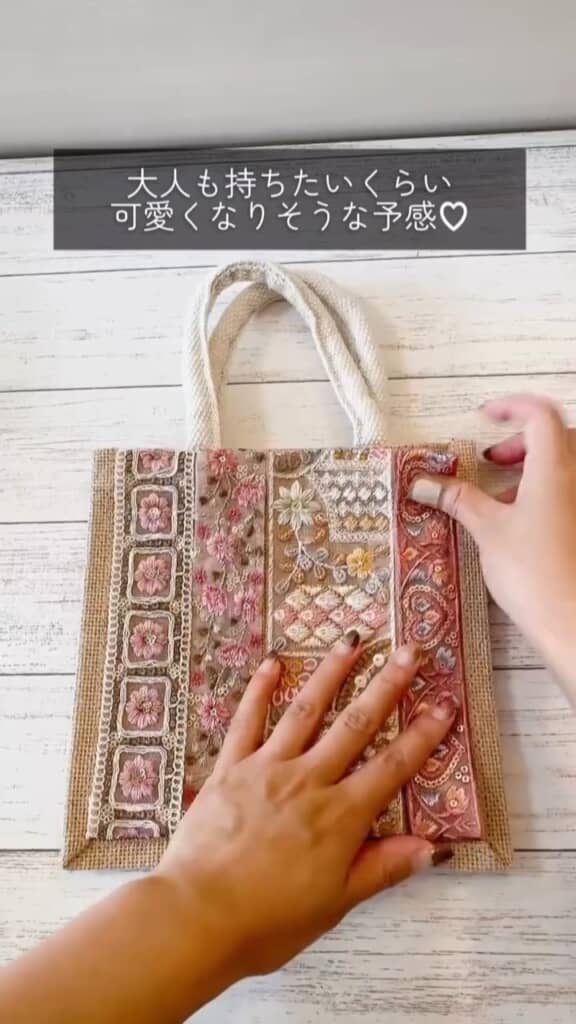 インド刺しゅうリボンを並べる