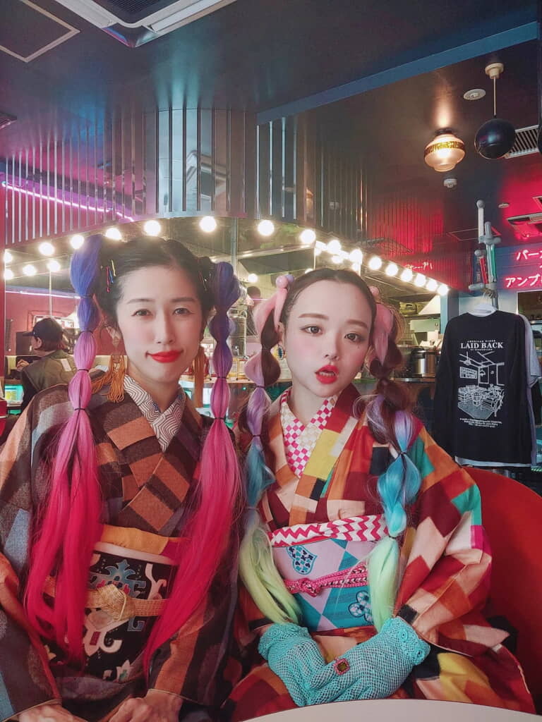 マルチカラーエクステンションヘアで着物