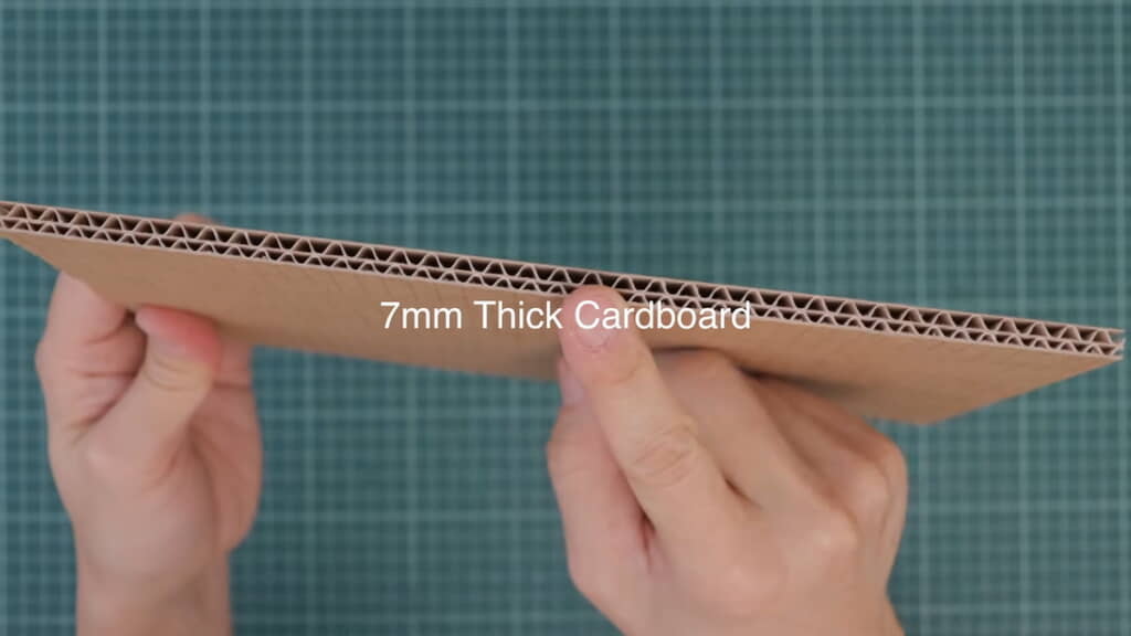 7ミリ厚の段ボールを使用