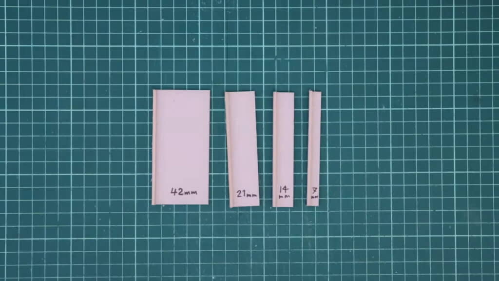 作業用に即席の定規を作っておく