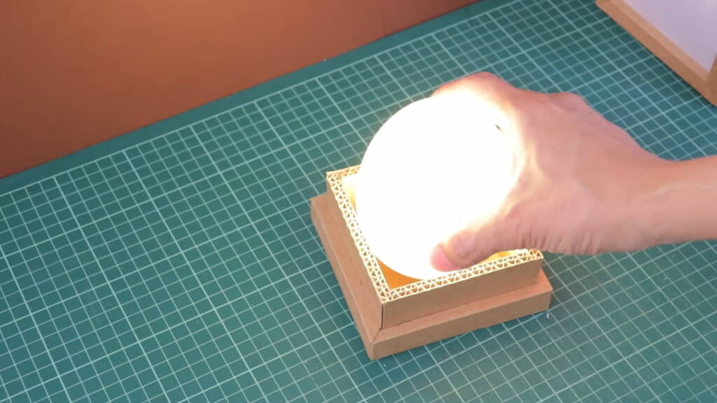 LEDライトを土台にセット