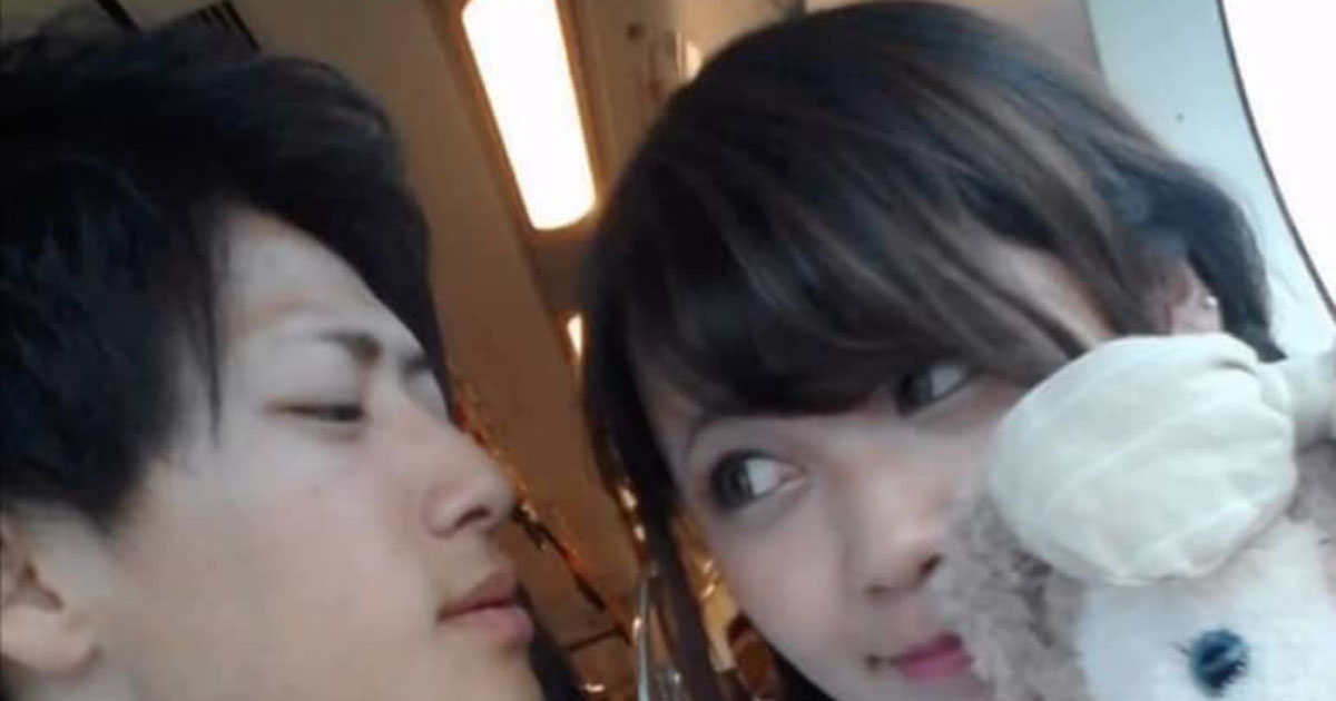 ディズニーで見つめあう高校生カップル→10年後……　同じ構図で撮った“驚きの姿”が100万再生「ステキすぎる」（1/2） | ライフスタイル ねとらぼ