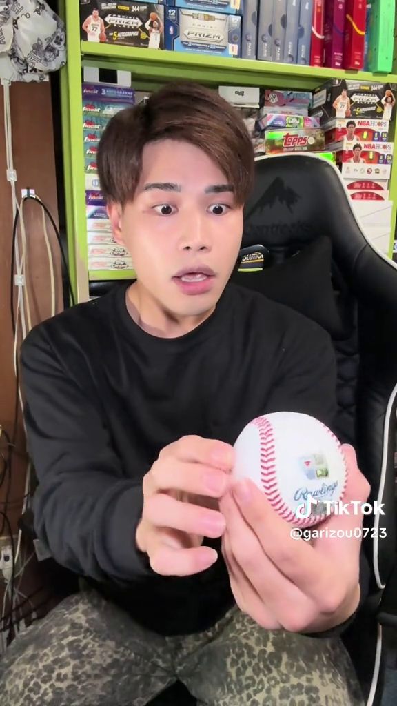 袋から取り出したボールを見て硬直する投稿者