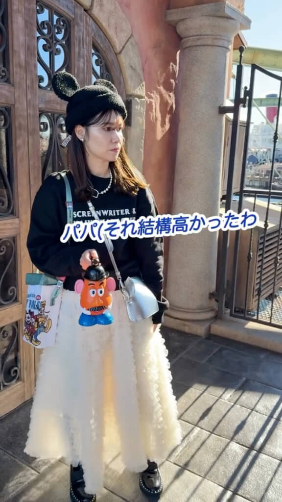 グッズ購入にあまり乗り気ではなさそうなパパ