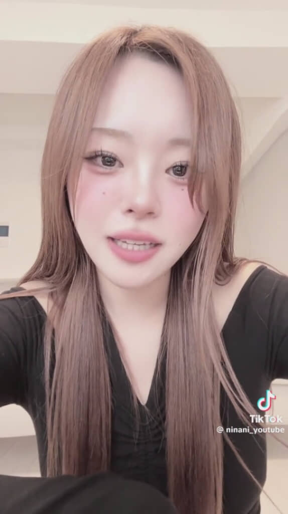 口角を上げるとなおそっくりに!