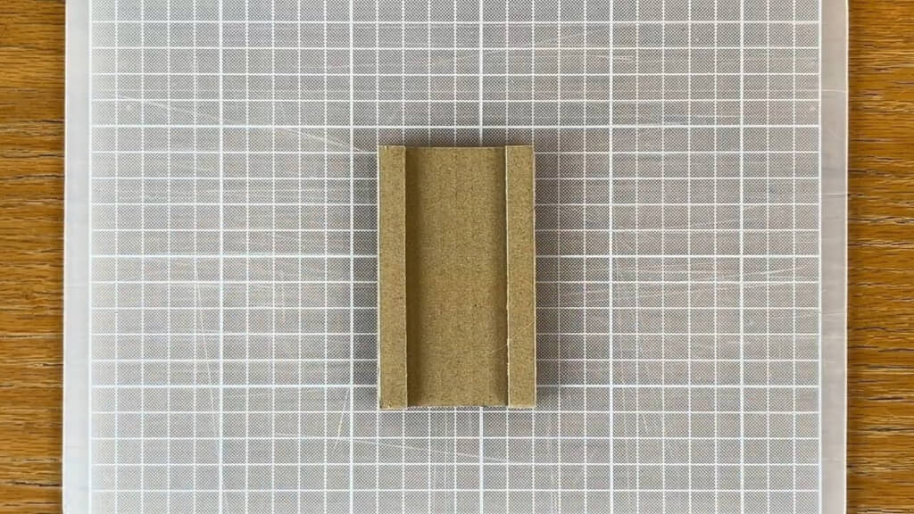 長い板を広い板の両端に接着