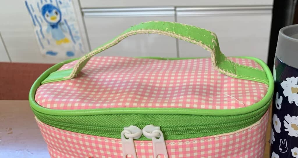 子どもと妻のおさがりを使う夫