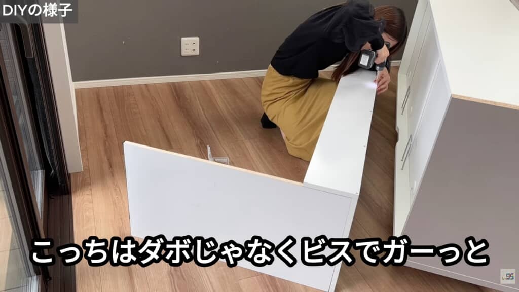 電動ドライバーを持つのも手慣れた物です