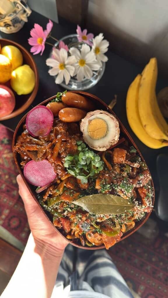 スコッチエッグとパスタのようなお弁当