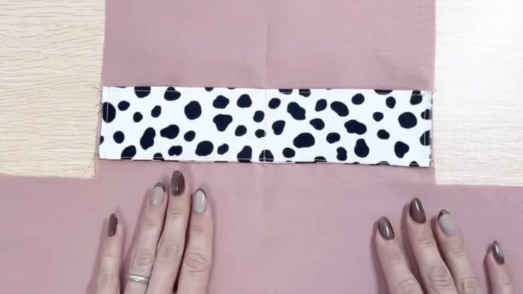 カードポケットを縫いつけました