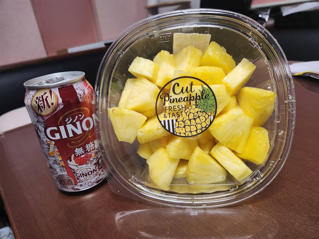おつまみがパイナップル!?