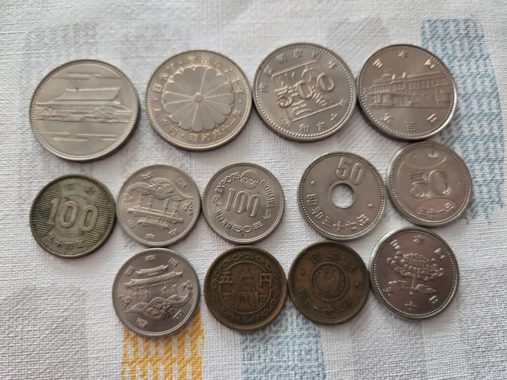 ちょっと珍しい5円玉や50円玉、100円玉や500円玉。どれも普通に使えます
