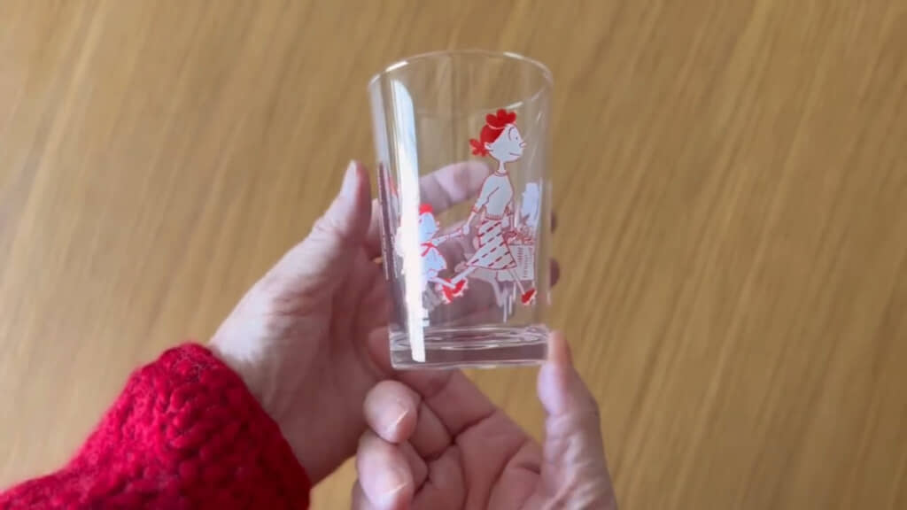 漫画『サザエさん』の絵がプリントされたグラス