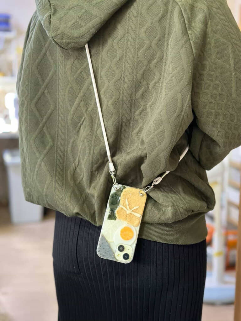 意外にも普通の服装になじみます