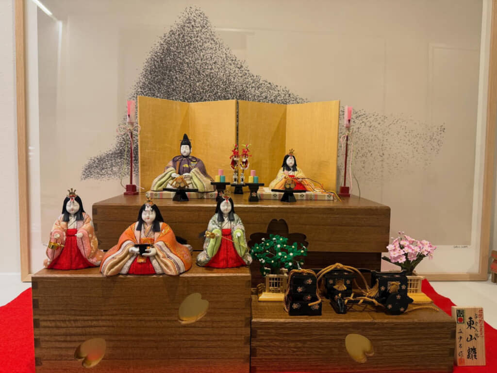 話題になった雛人形の写真。おわかりいただけただろうか……