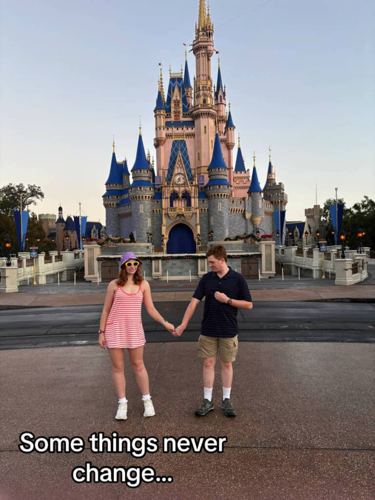 服やポーズを完全再現！