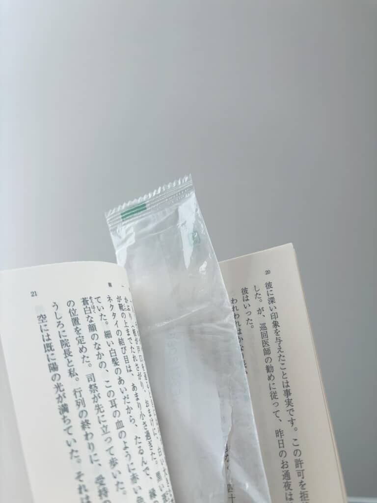 現在の栞はシースルーの空袋（画像提供：maiさん／@my__biblio）