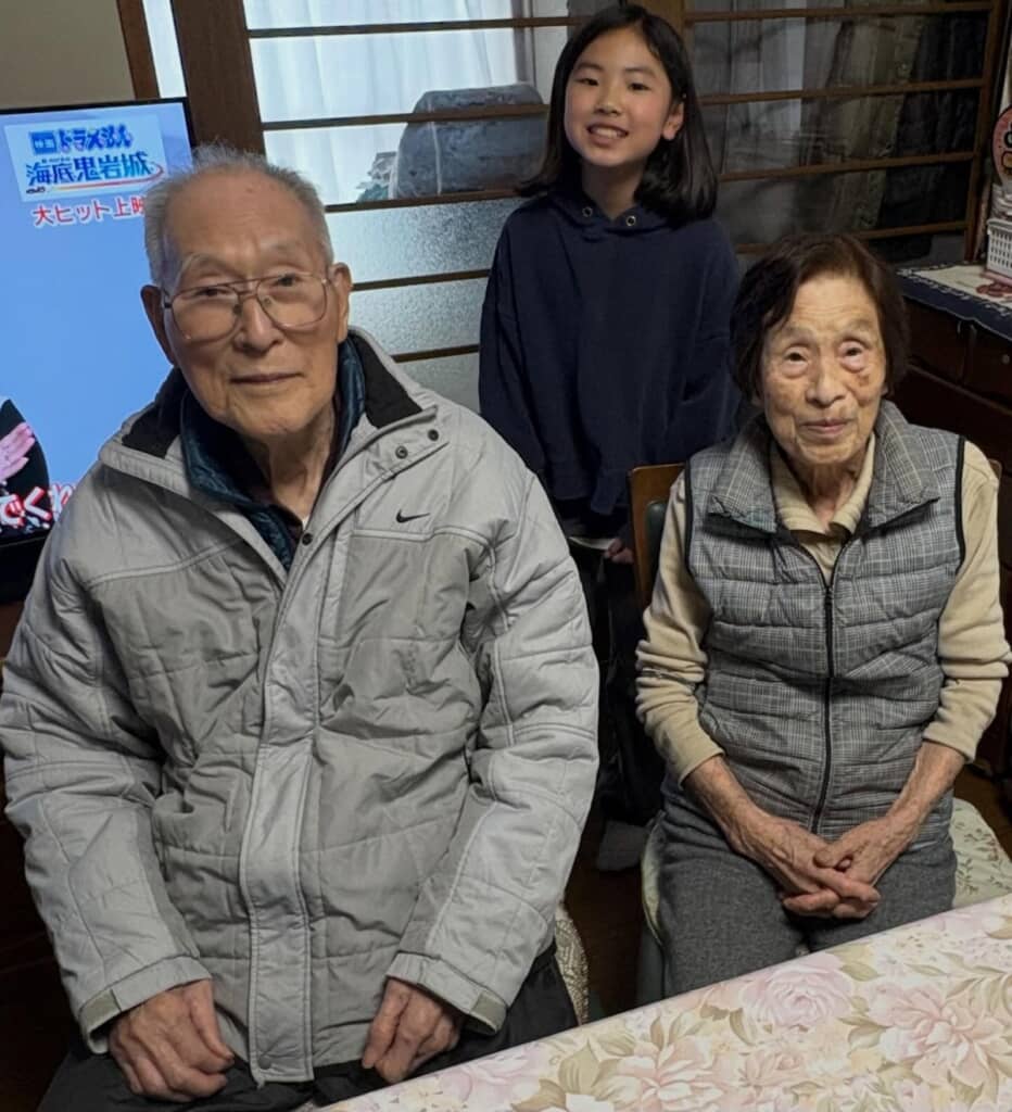 101歳の祖父、娘、95歳の祖母の3ショット