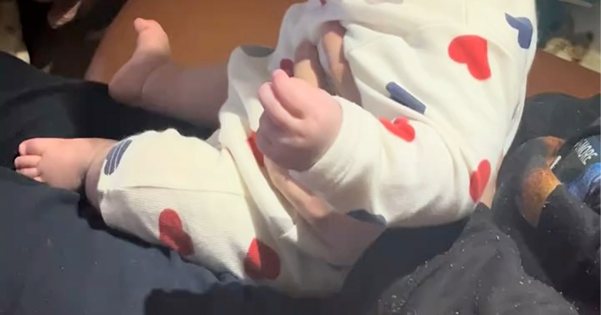 赤ちゃんのママ「実写版スヌーピーがあったら是非起用してください」→まさかの姿に「想像以上ｗ」「スヌーピーかと思ったら赤ちゃん」（1/3） | 育児 ねとらぼ