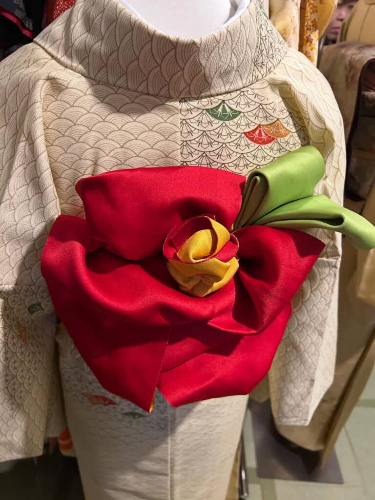 帯で作った椿の花！