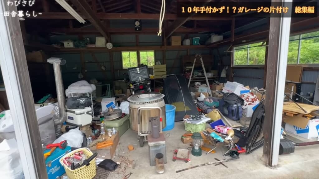 ビフォー：雑多に物が置かれています