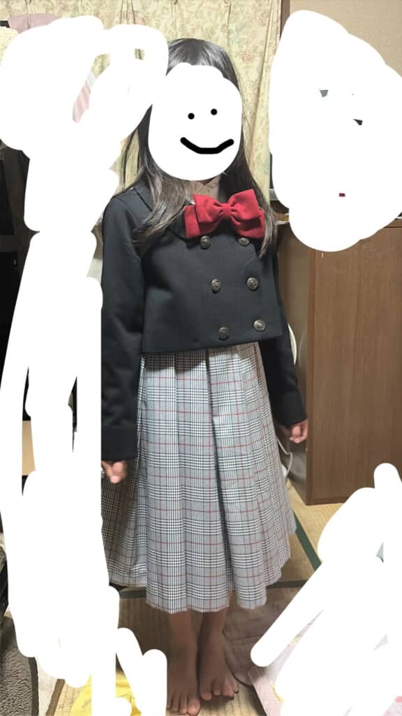 卒園式用の服を着た次女ちゃん