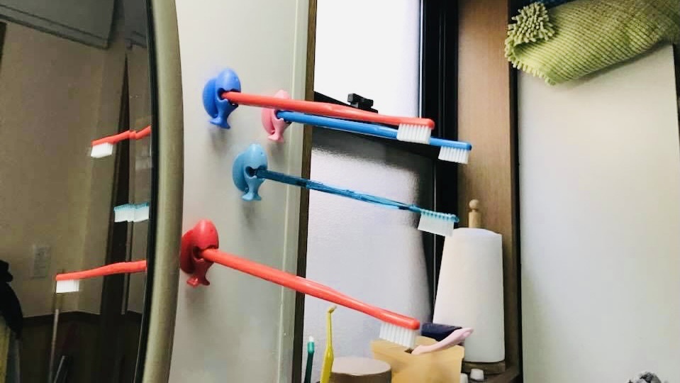 義母が設置した歯ブラシホルダー