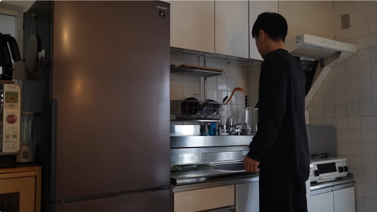 築60年の団地で暮らす40代男性、整えられた部屋で自分に作る1人飯は……　「尊敬しかありません」「とてもお洒落」（1/3） | ライフスタイル ねとらぼ