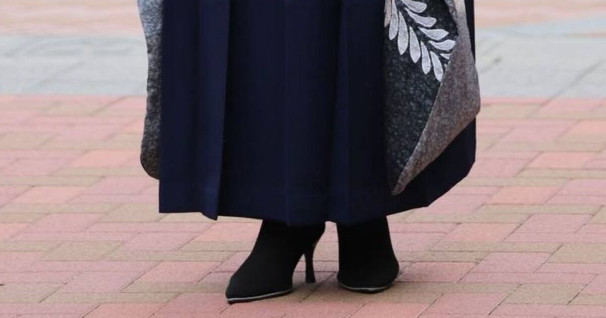 娘の大学卒業式→望遠レンズ持ち込んだ父がシャッターを切り続け…… 400枚撮ったうちの4枚に「芸能人?」「パンフに載せるべきでは」 | ライフスタイル ねとらぼ