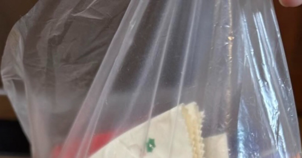 おばが“ディズニーランド開園当時”から40年以上集め続けたもの→並べてみたら……　懐かしすぎるデザインに「復活してほしい」「見覚えあります」（1/2） | ディズニー ねとらぼ