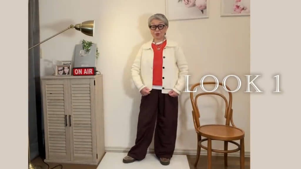 ニットジャケットを着るとぐんとマダムな雰囲気に