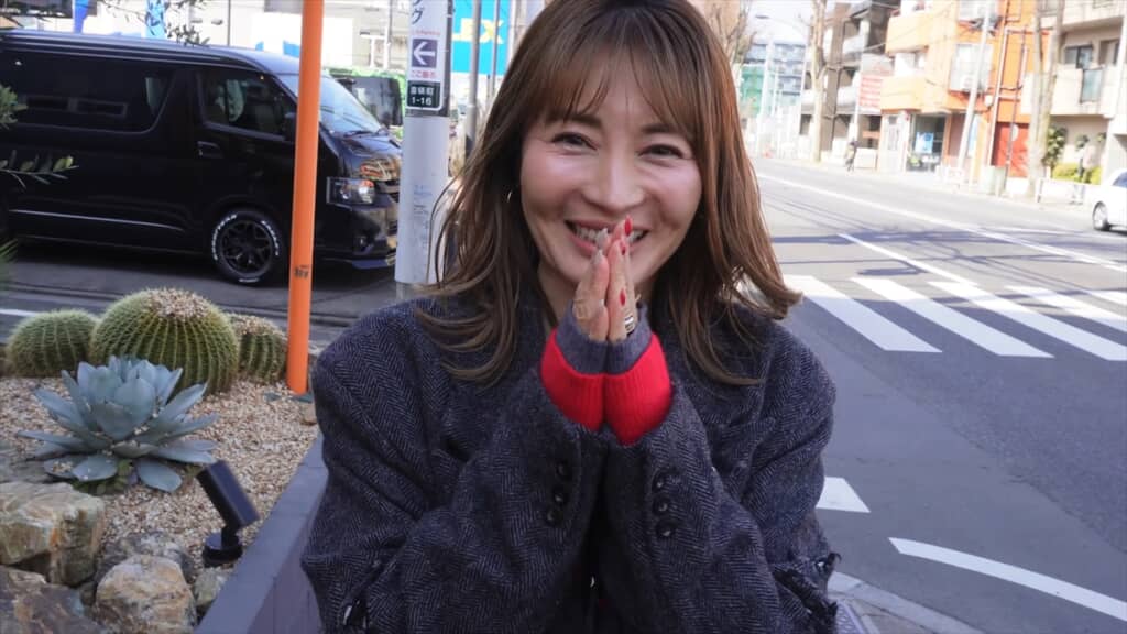 ラングラーからランクル70に乗り換えた新山千春