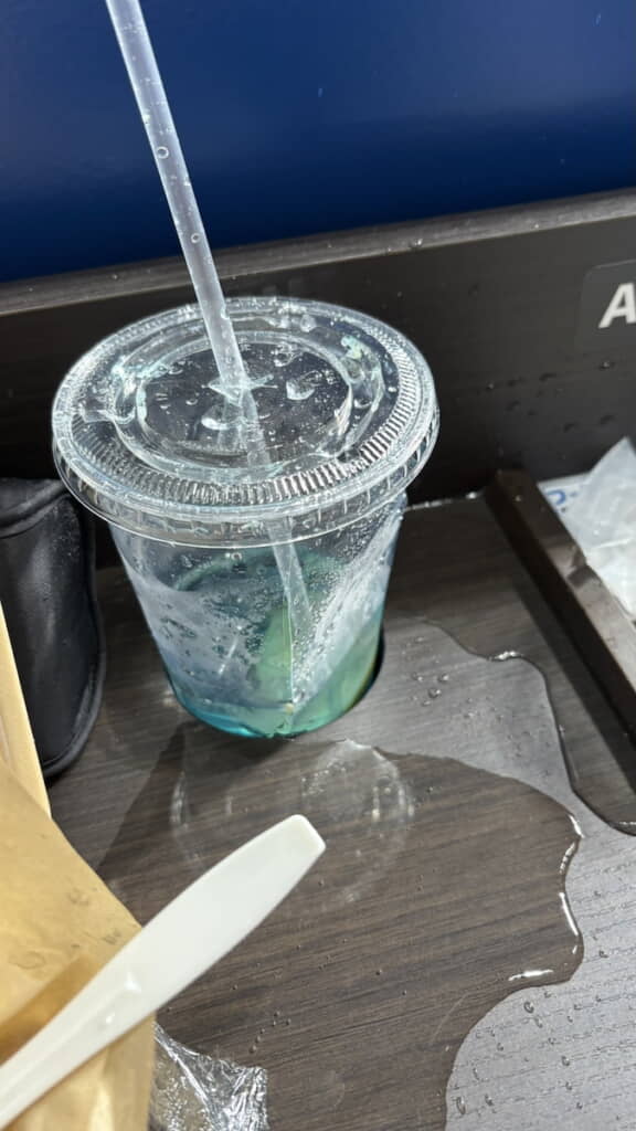 まさかのドリンク直撃