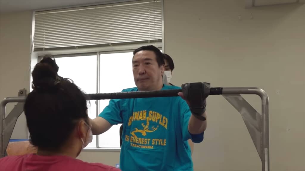 「頚髄完全損傷」のリハビリに励む高山善廣