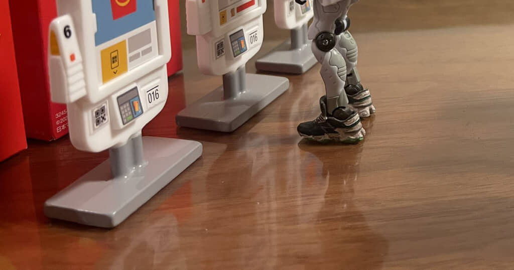 注文用タッチパネルのミニチュアをゲット。数がそろって本物のお店っぽくはあるけれど……