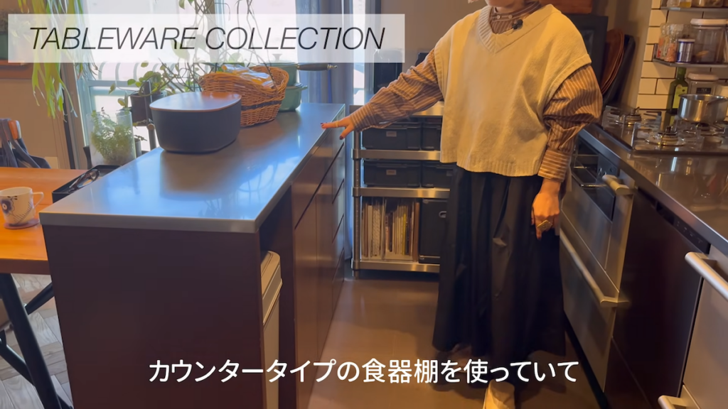 カウンタータイプの食器棚